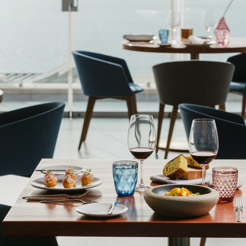 Plato de brunch en AQUA