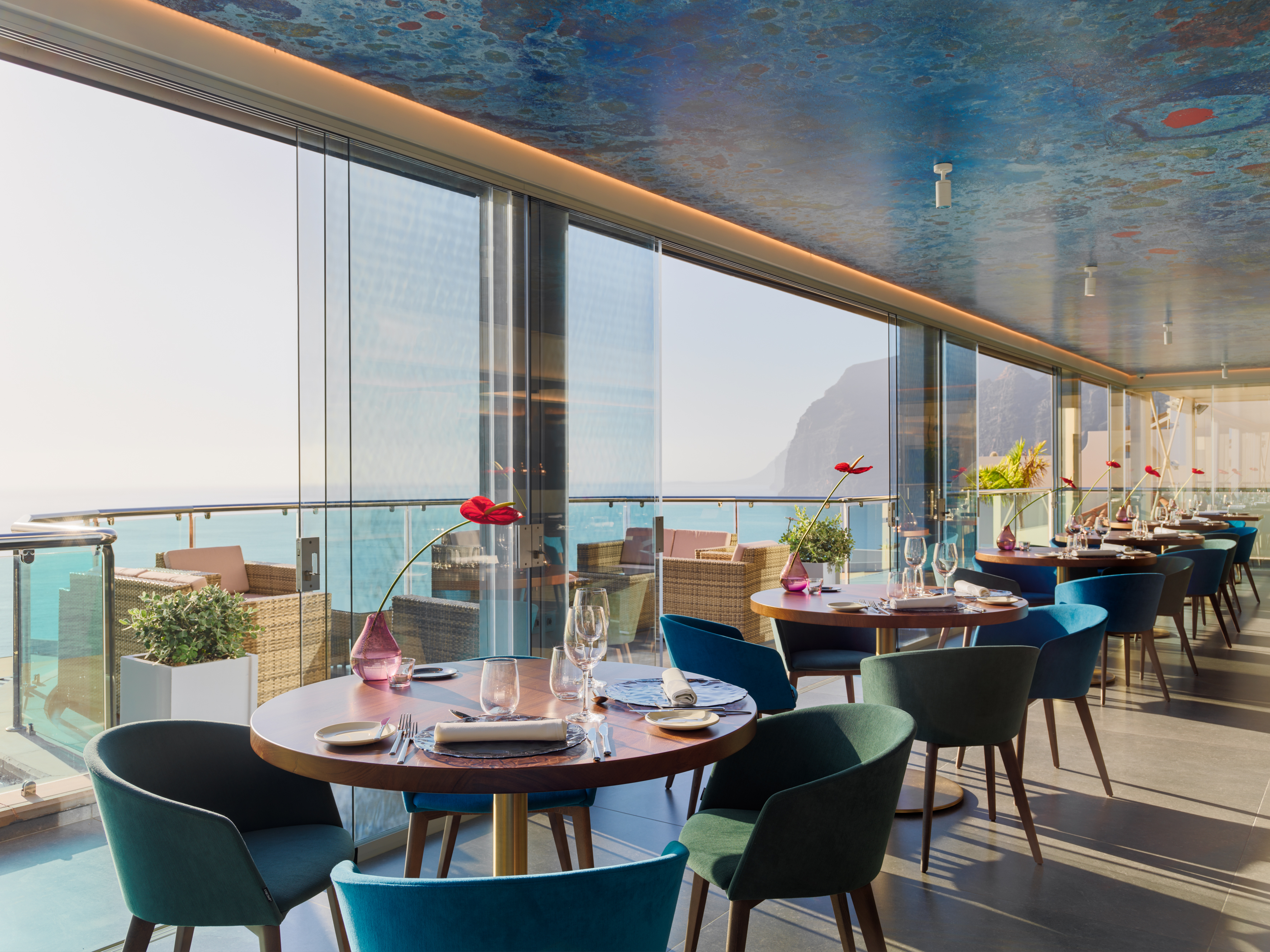 AQUA dining room at sunset, with views of the Cliffs of Los Gigantes