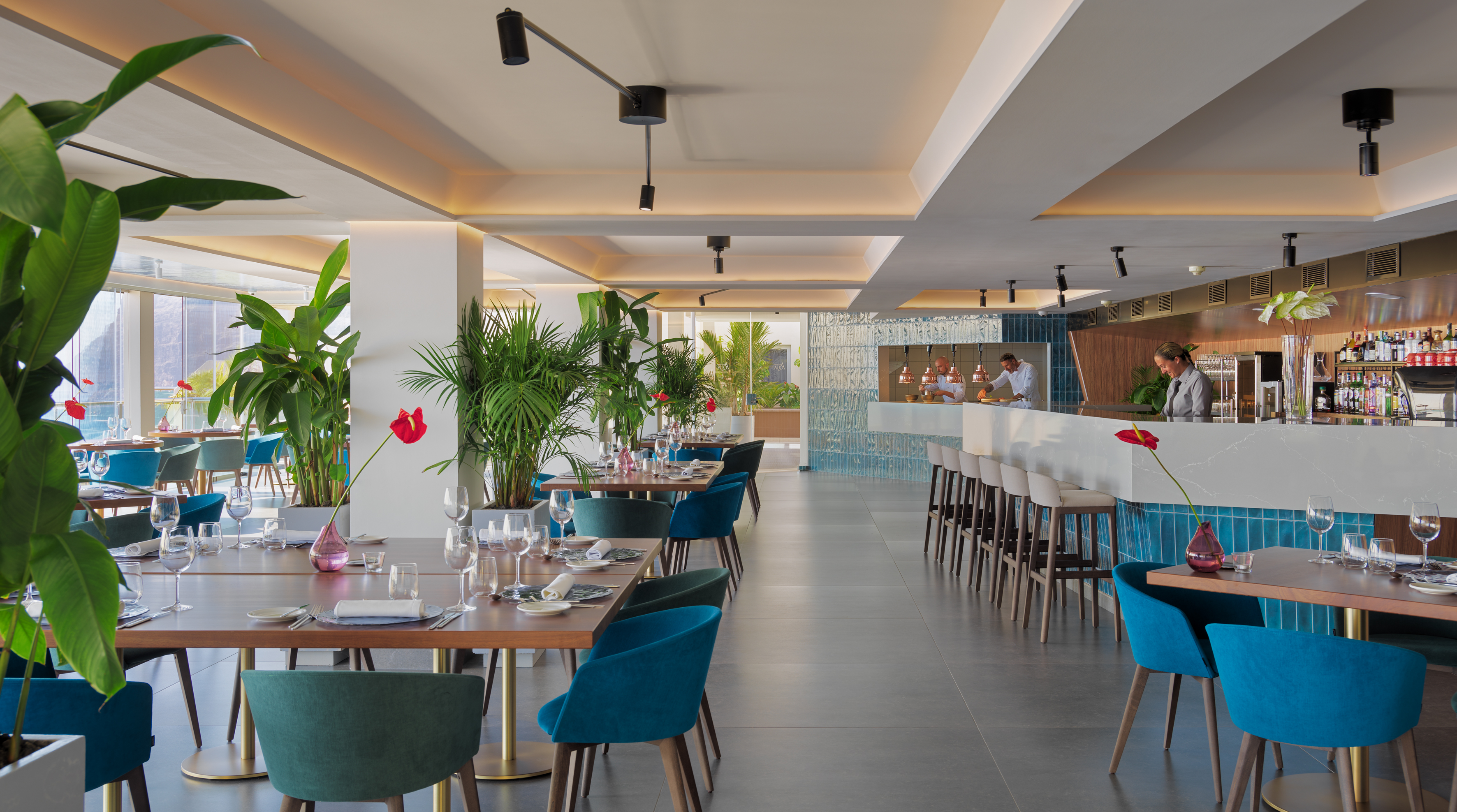 Main dining room overlooking Los Gigantes
